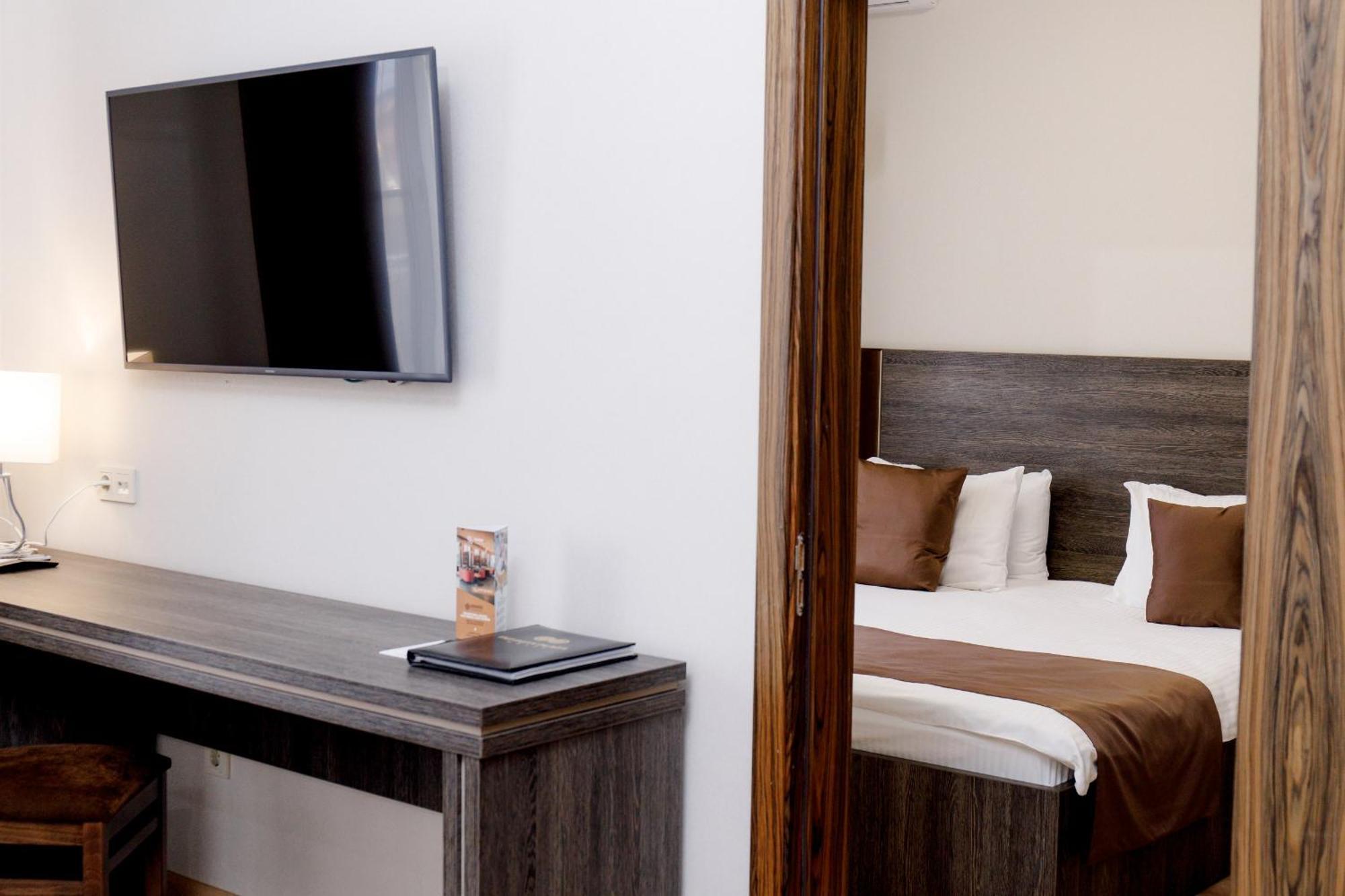 Infinity Plaza 4*